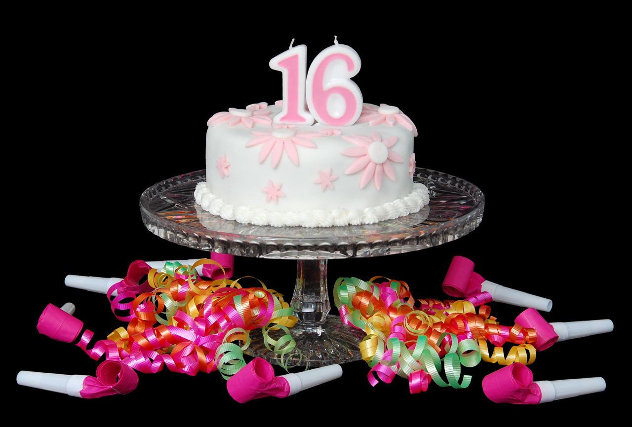 С 16 летием поздравляем своими словами. Красивые торты на шестнадцатилетие. Торт с днем рождения!. Тортик с днем рождения 16 лет. Тортик девочке на шестнадцатилетие.