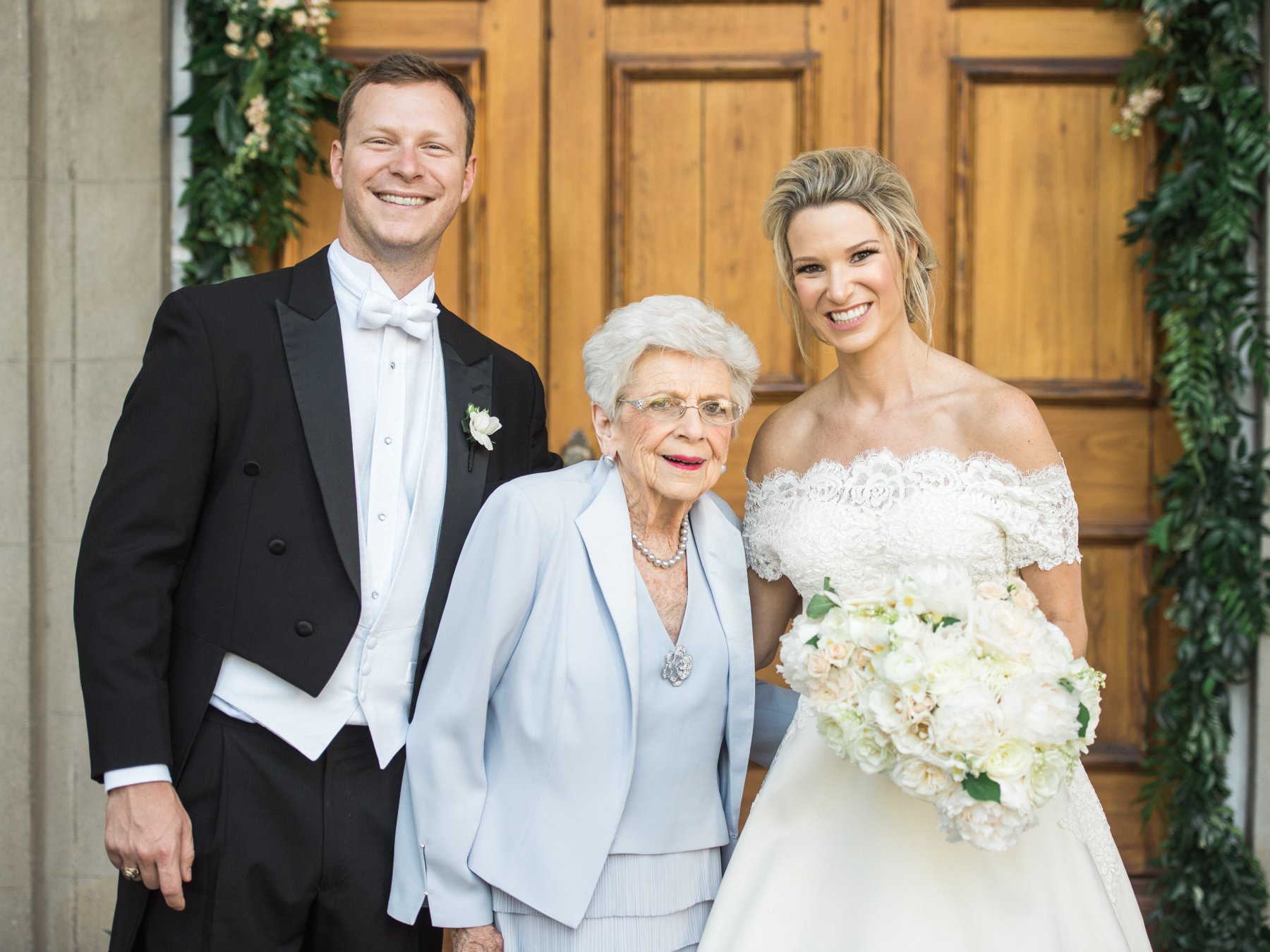 Внучка выходит замуж. Платье для бабушки на свадьбу. Платье для бабушки на свадьбу внука. Платье на золотую свадьбу для невесты. Платье на свадьбу для бабушки невесты.