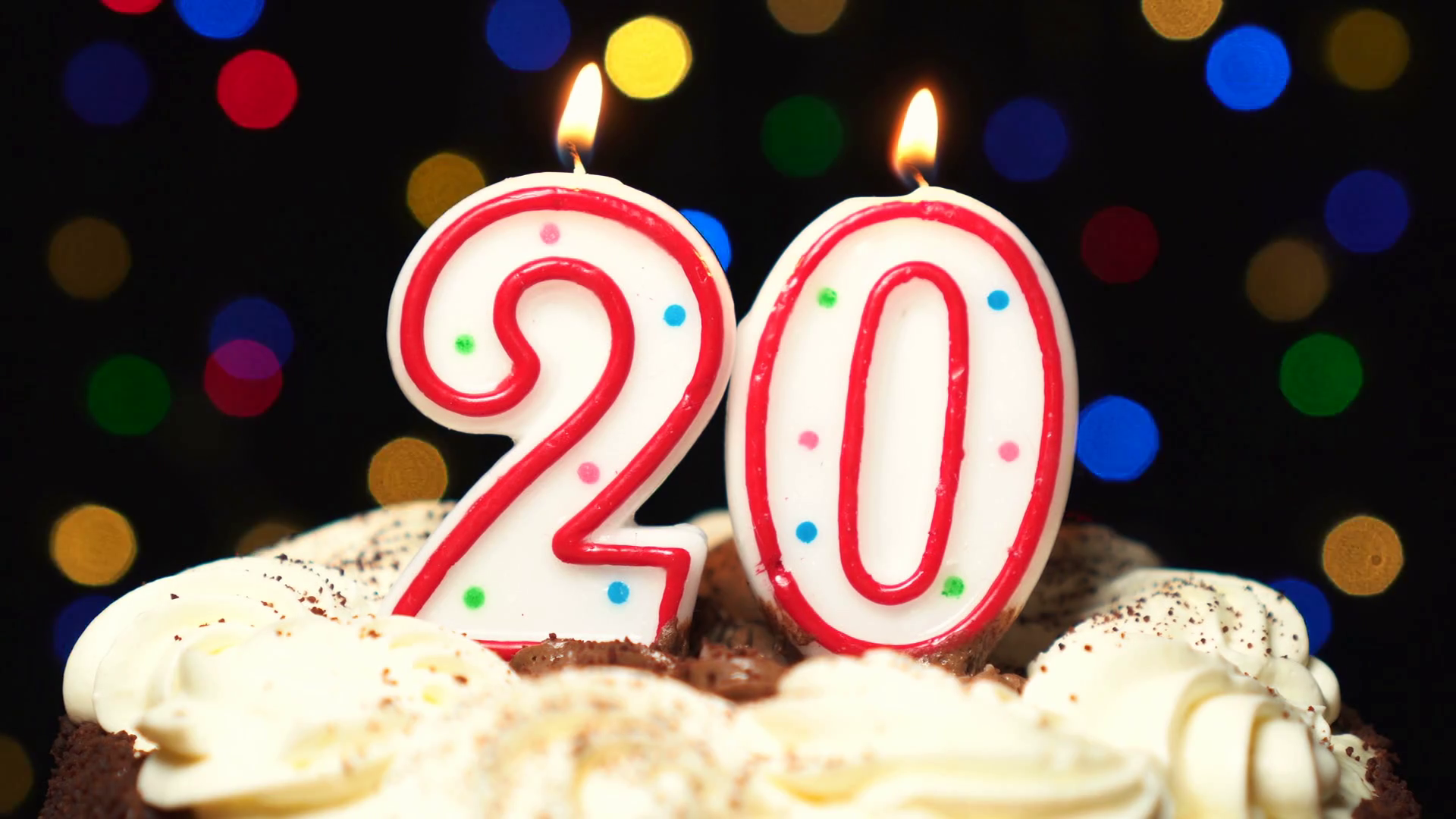 В честь 20 летия. Свечи 20 лет. С юбилеем 20 лет. Торт со свечкой 20. День рождения 20 лет свечи.