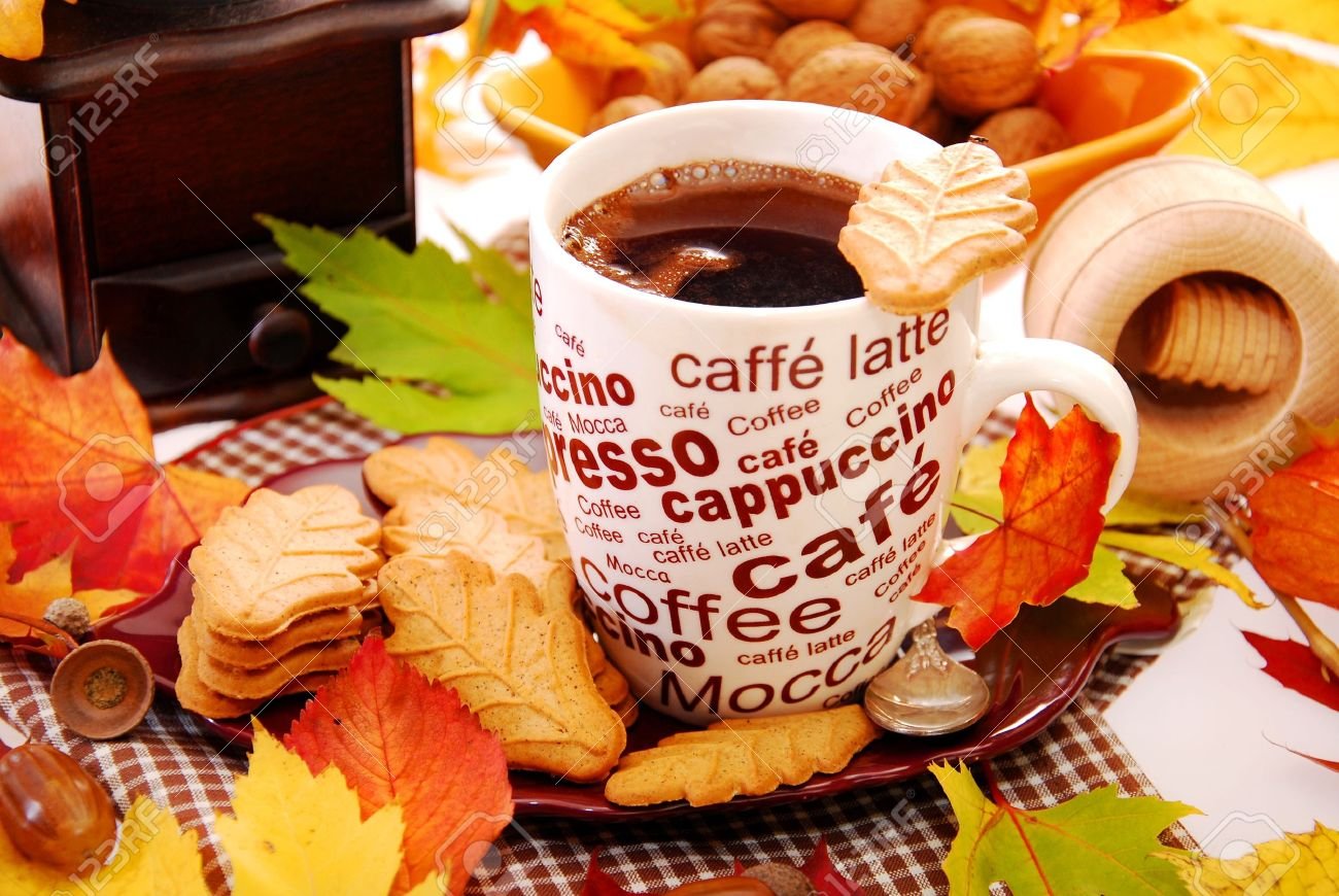 Добро утро осени картинки. Осенний кофе. Осень кофе. Осеннее утро. Доброе утро осень.