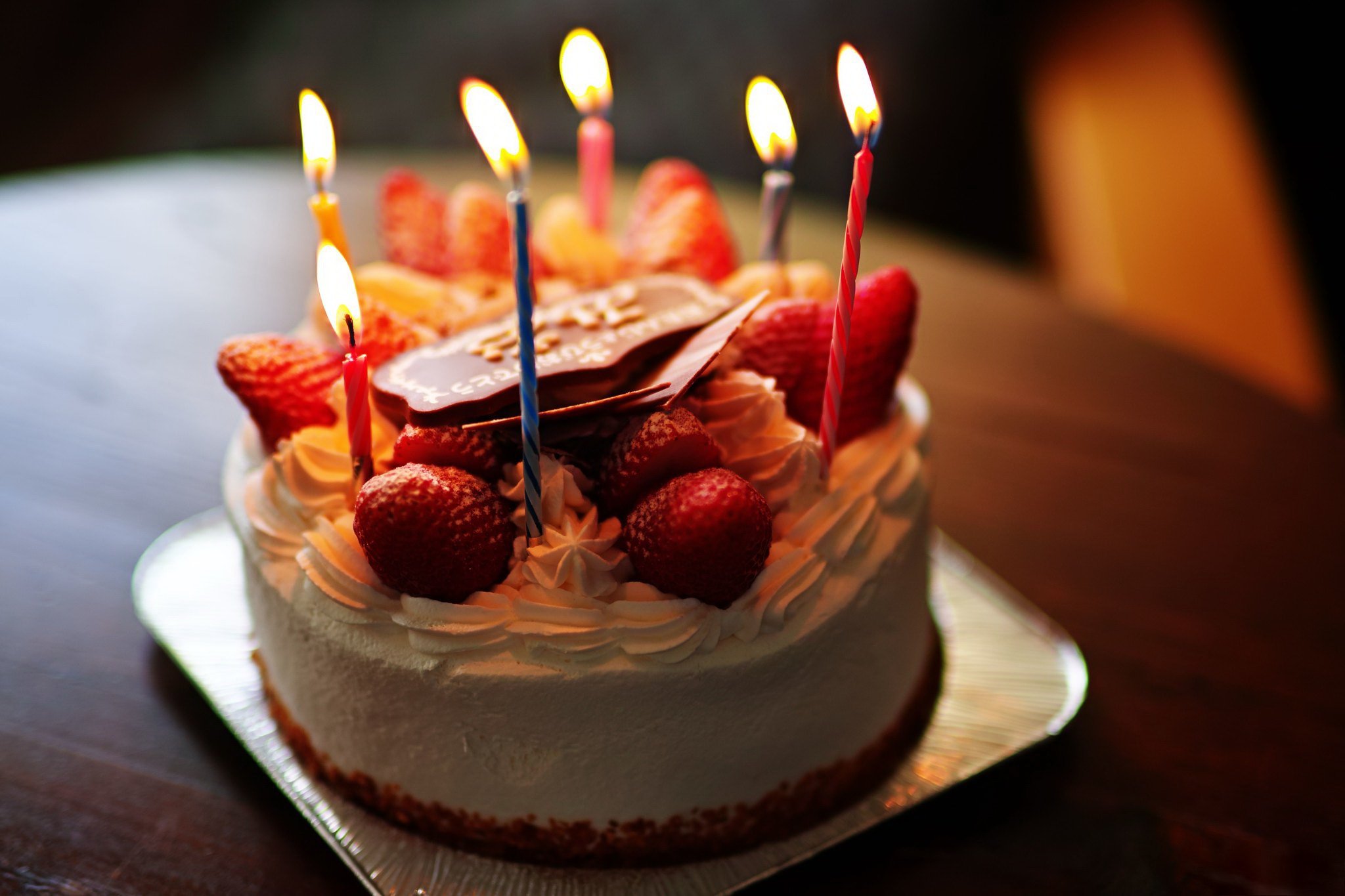 День торта картинка. Торт со свечками. Красивый торт со свечами. Торт с днем рождения!. Свечи для торта.