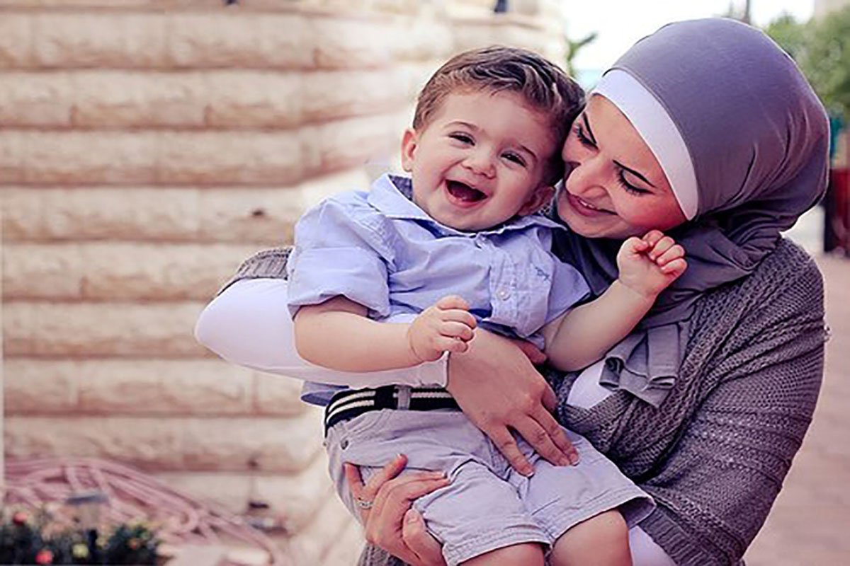Мусульманская дочка. Мусульманка с ребенком. Мусульманская мама дети.