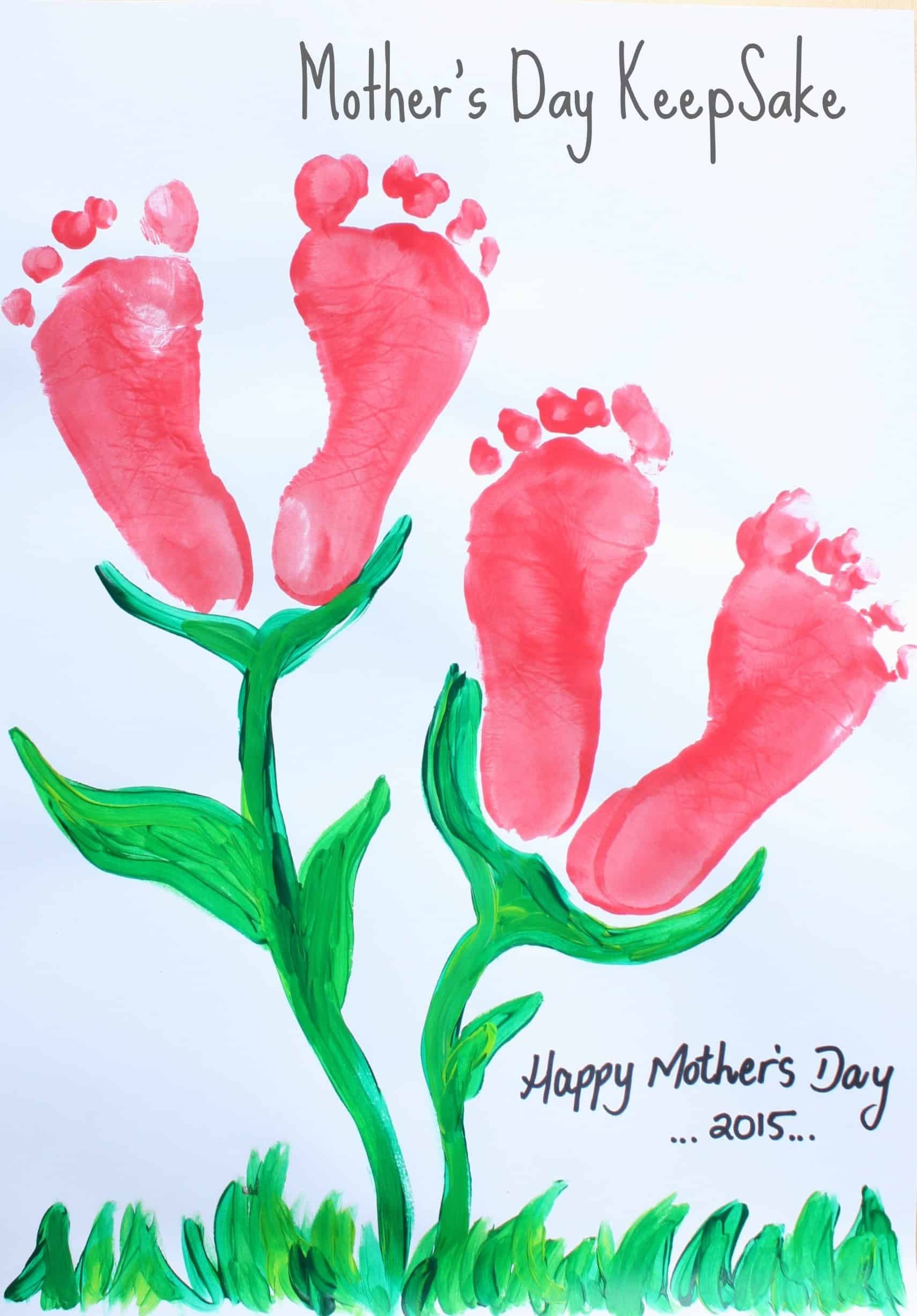 Рисование ладошками цветы. Рисунок ко Дню матери. Рисование ладошками и ножками. Цветы из отпечатков ладошек. Открытки из отпечатков детских ручек.