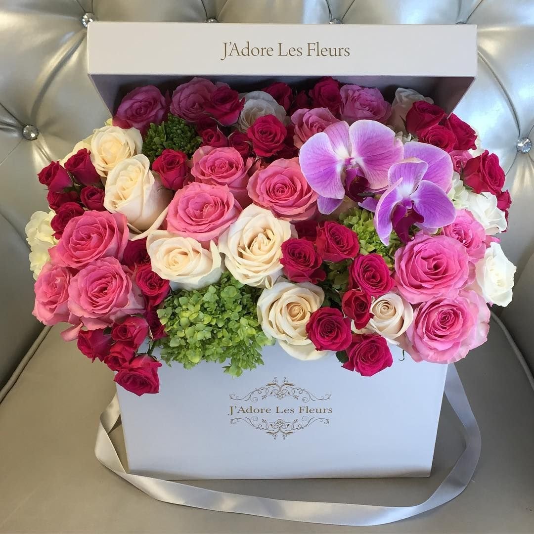 С днем рождения женщине цветы в коробке. Шикарный букет цветов. Красивый букет в коробке. Стильные цветы. Коробка для цветов.
