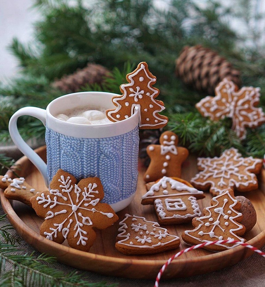 Чашка кофе на снегу