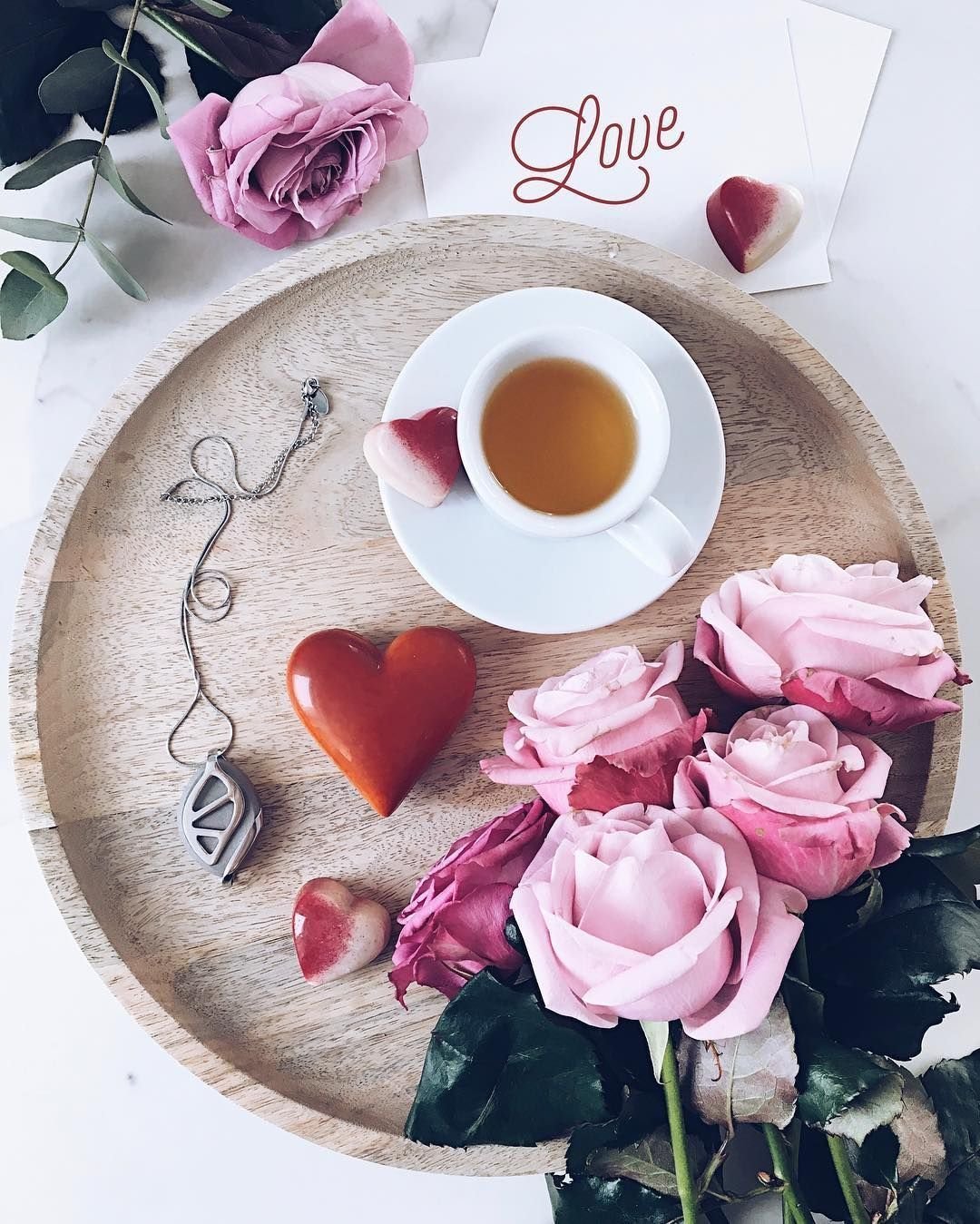 Доброе утро красивые необычные нежные любимой. Романтическое утро. Доброе утро милая. Завтрак с цветами. Романтические открытки с добрым утром.