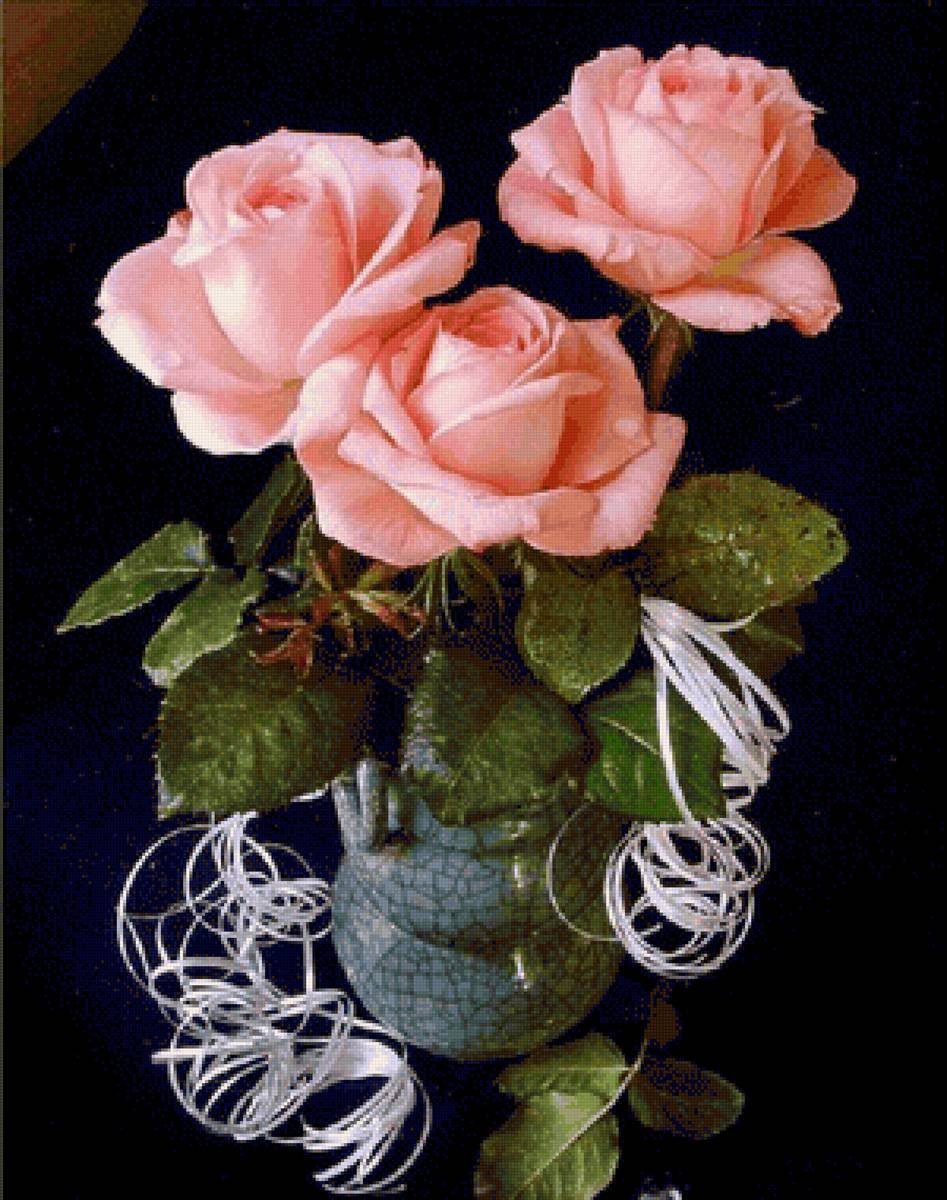 Розы букет вечер. Красивые цветы в вазе. Красивый букет в вазе. Розы в вазе. Цветы в хрустальной вазе.