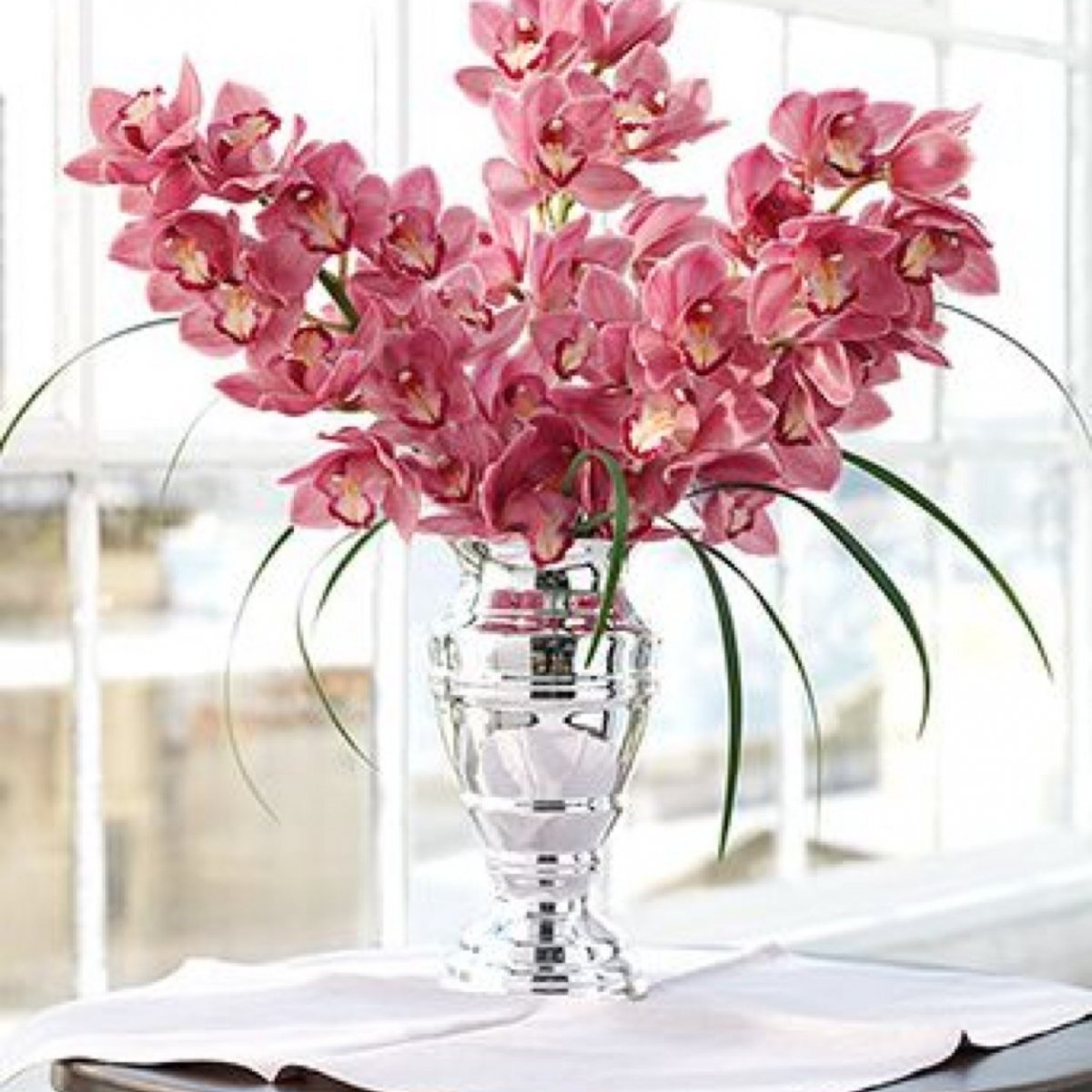 Букет орхидей в вазе