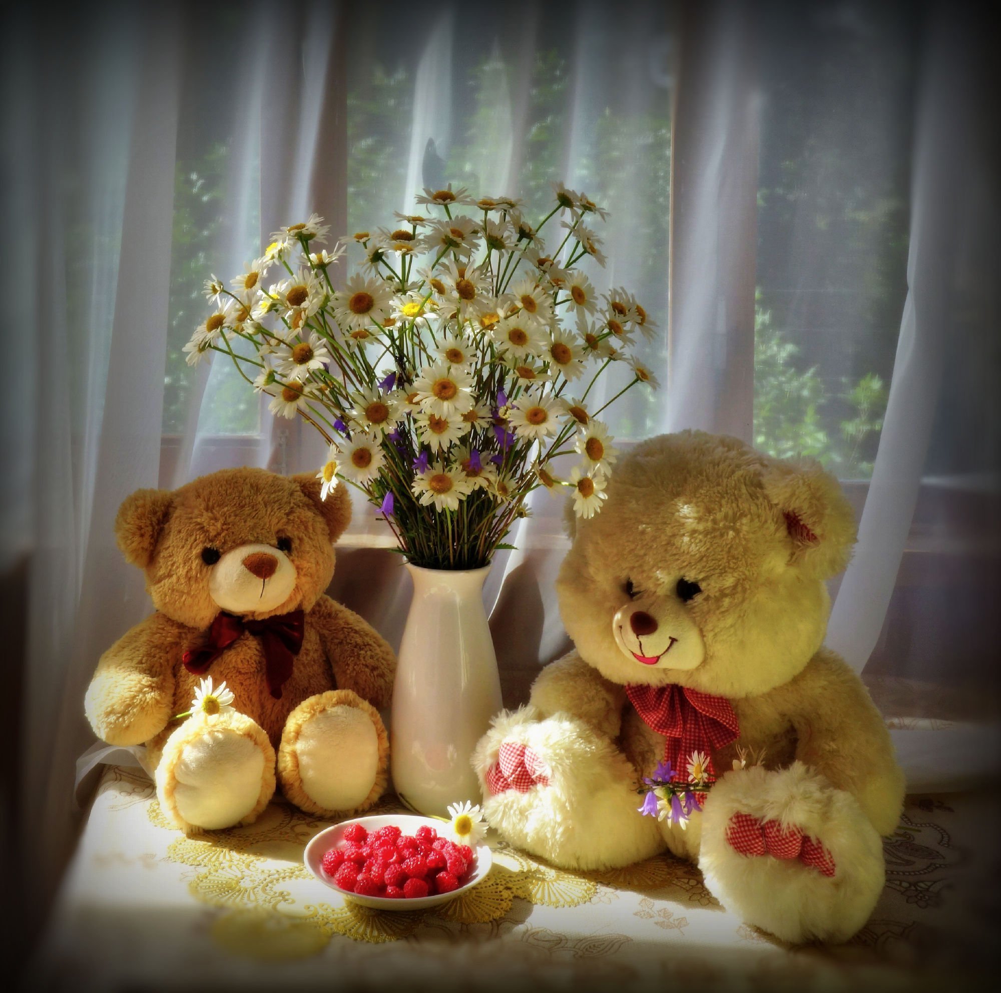 Доброе утро медведь картинки. Доброе утро, Медвежонок!. Добрый вечер с мишками. Мишка и цветы. Игрушка "цветок".