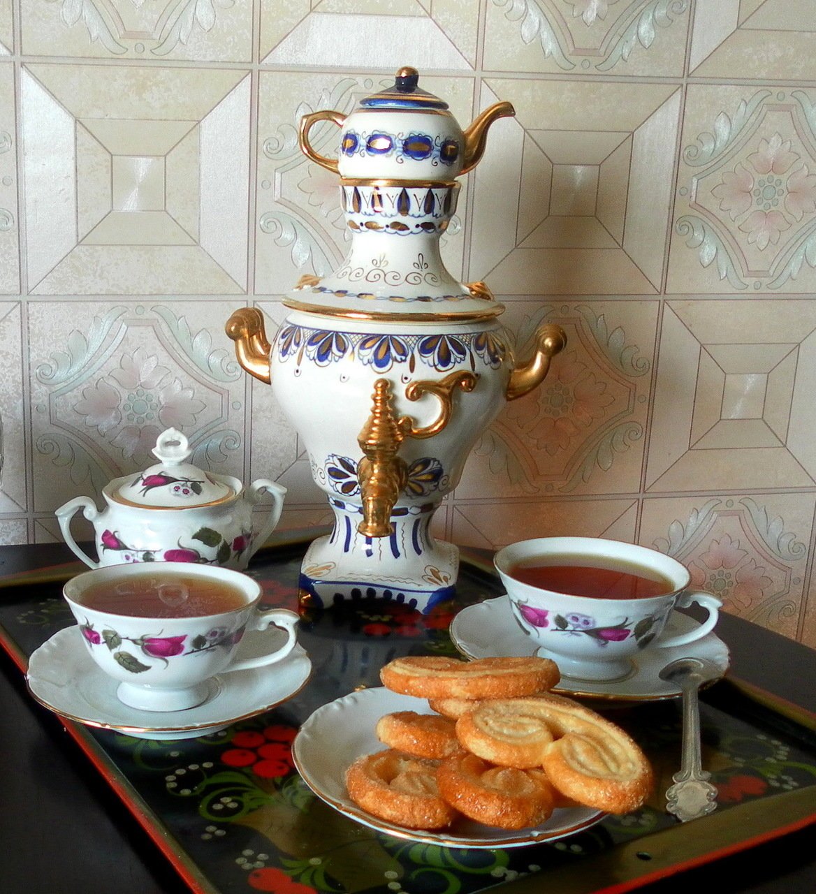 Добрый на узбекском языке. Самовар чай. Самовар с пирогами. Самовар с пирожками. Чаепитие с самоваром.