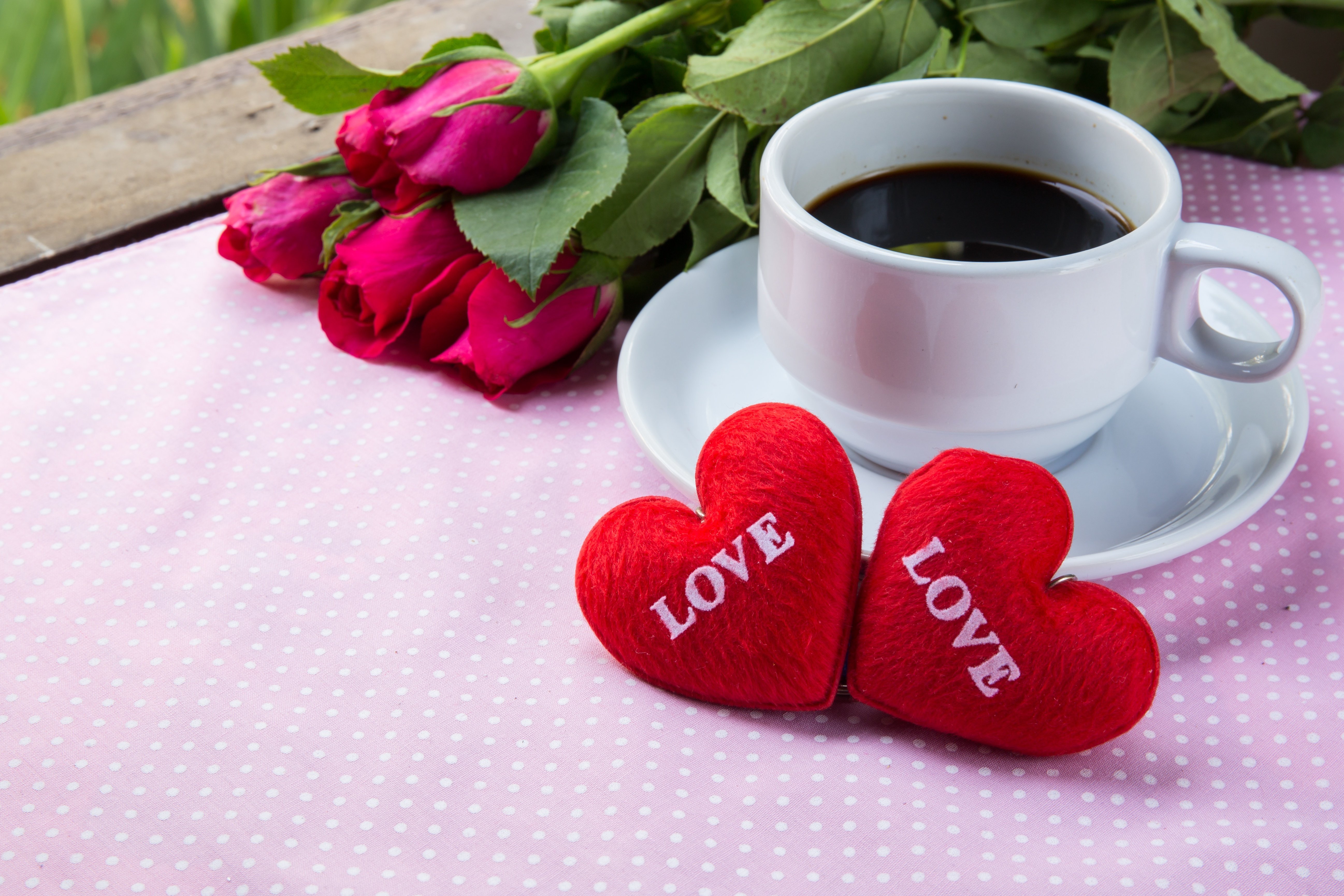 Доброе утро люблю. Доброе утро сердечки. Доброго утра кофе сердце цветок. Утро с любимой. Кофе день влюбленных.