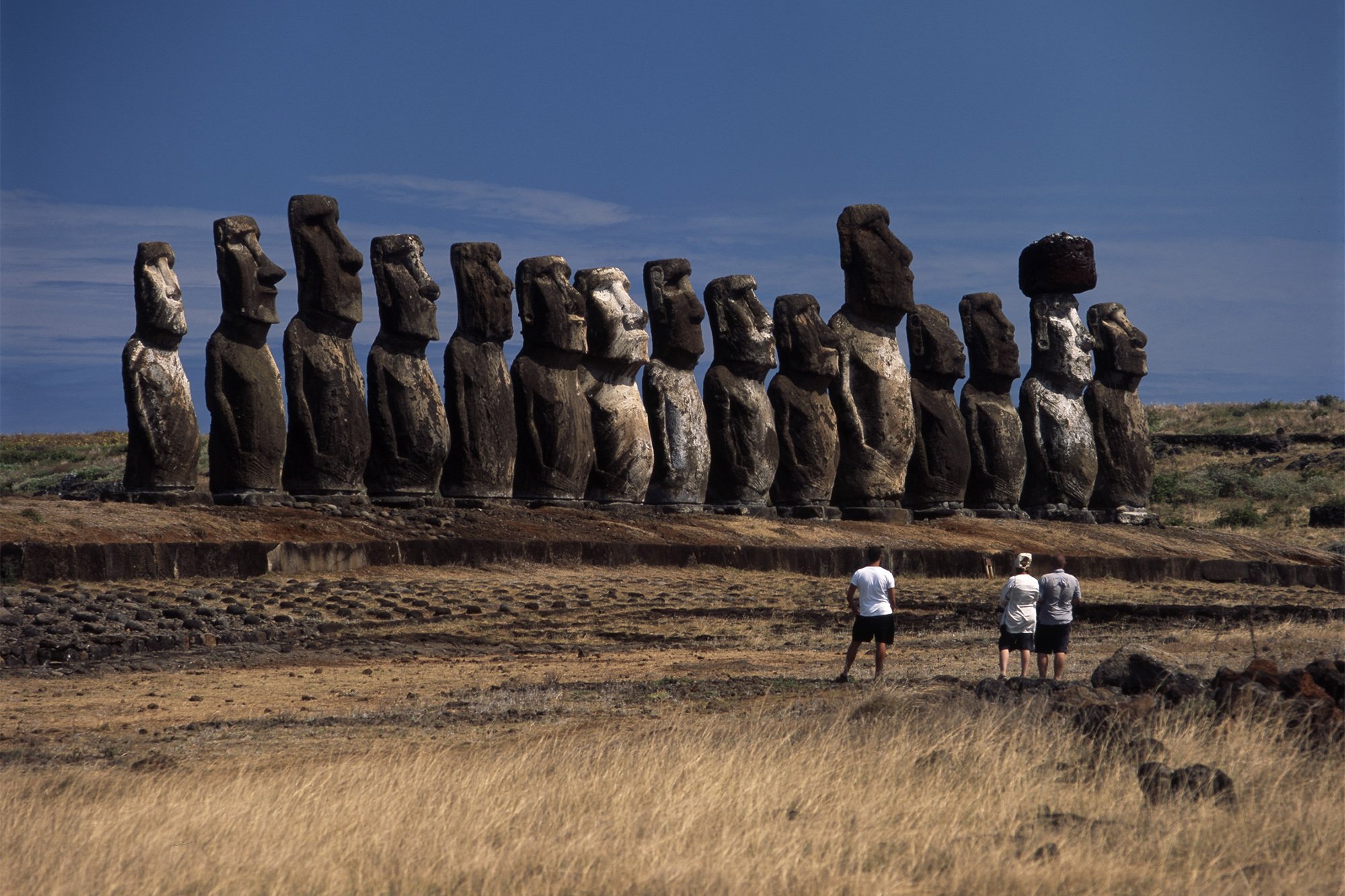 Остров Пасхи статуи Моаи. Каменные идолы острова Пасхи. Моаи в Чили. Садовая скульптура истукан с острова Пасхи.