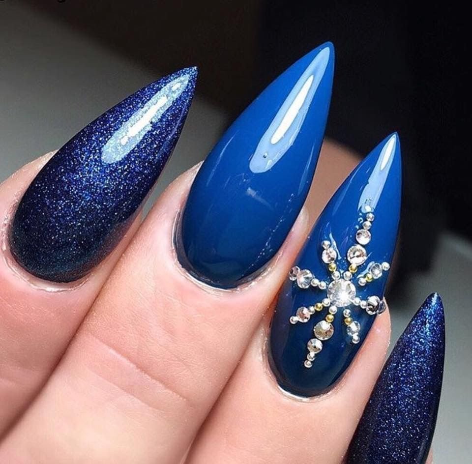 Синие новогодние ногти