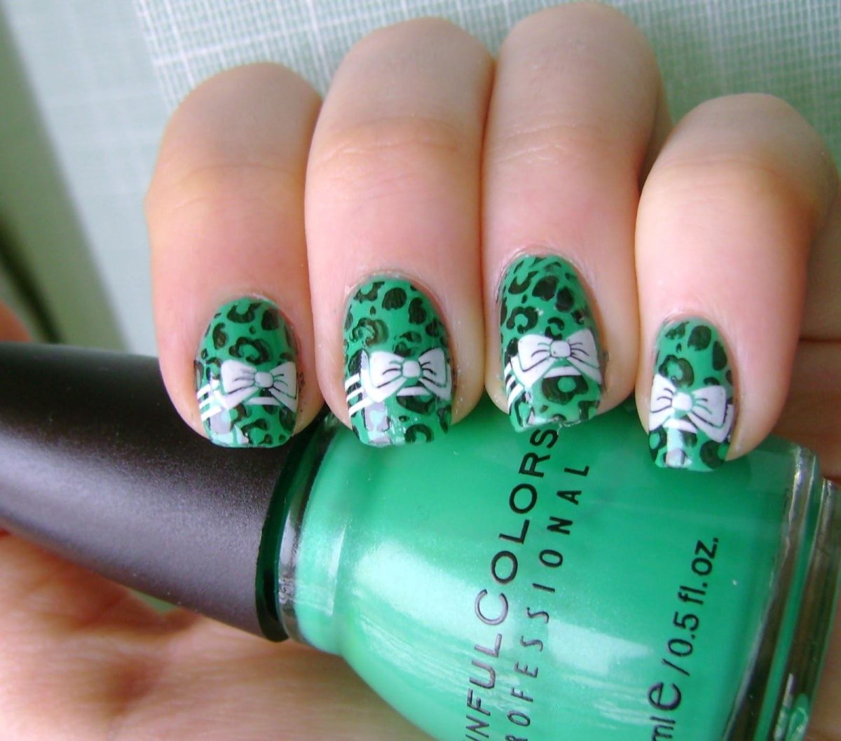 Новогодние зеленые ногти дизайн